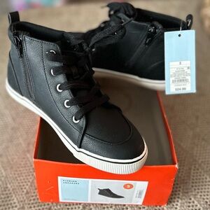 NWT - BOYS CAT & JACK FLORIAN SNEAKER